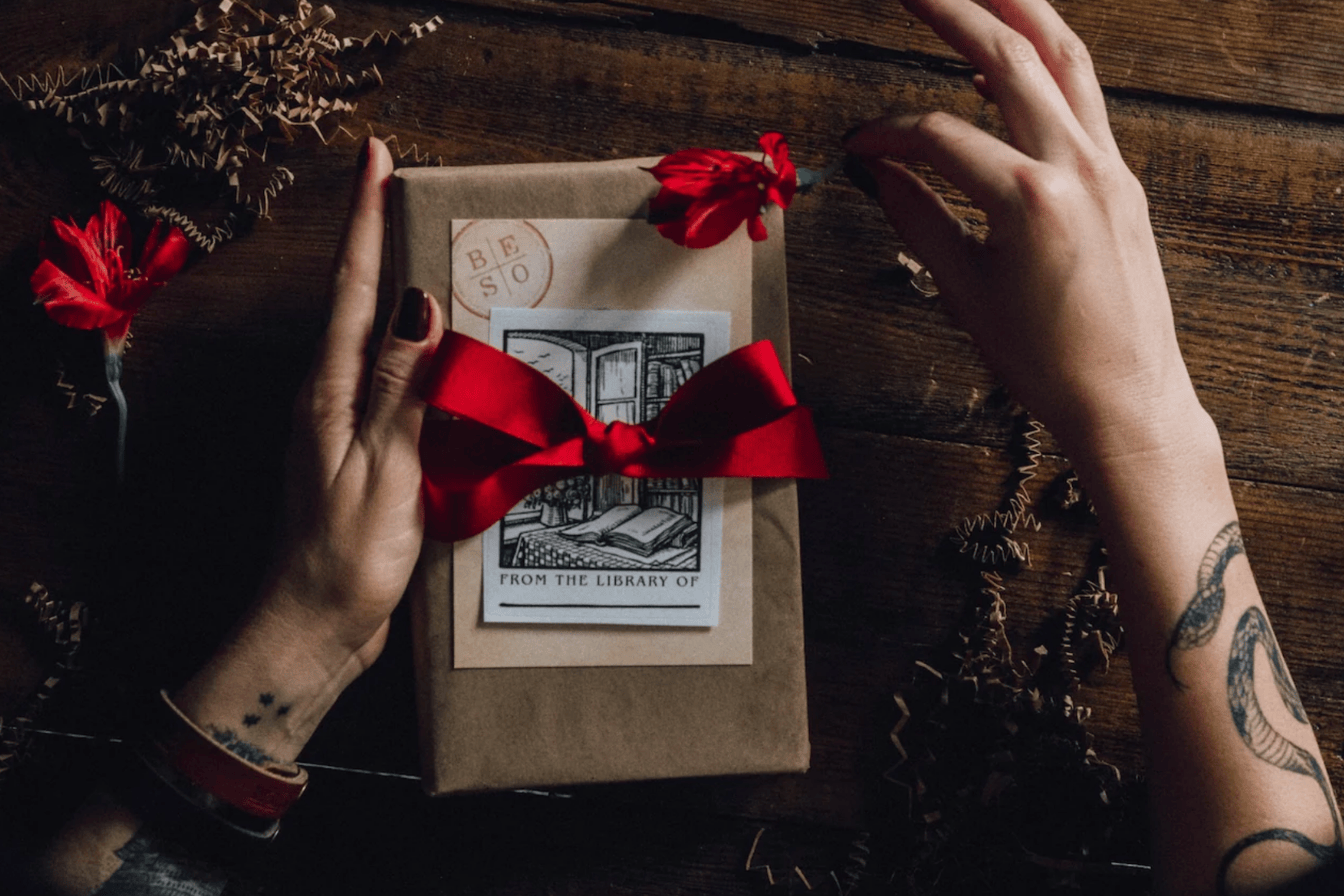 Regalos de Navidad para tatuadores/as: Ideas originales y prácticas. 